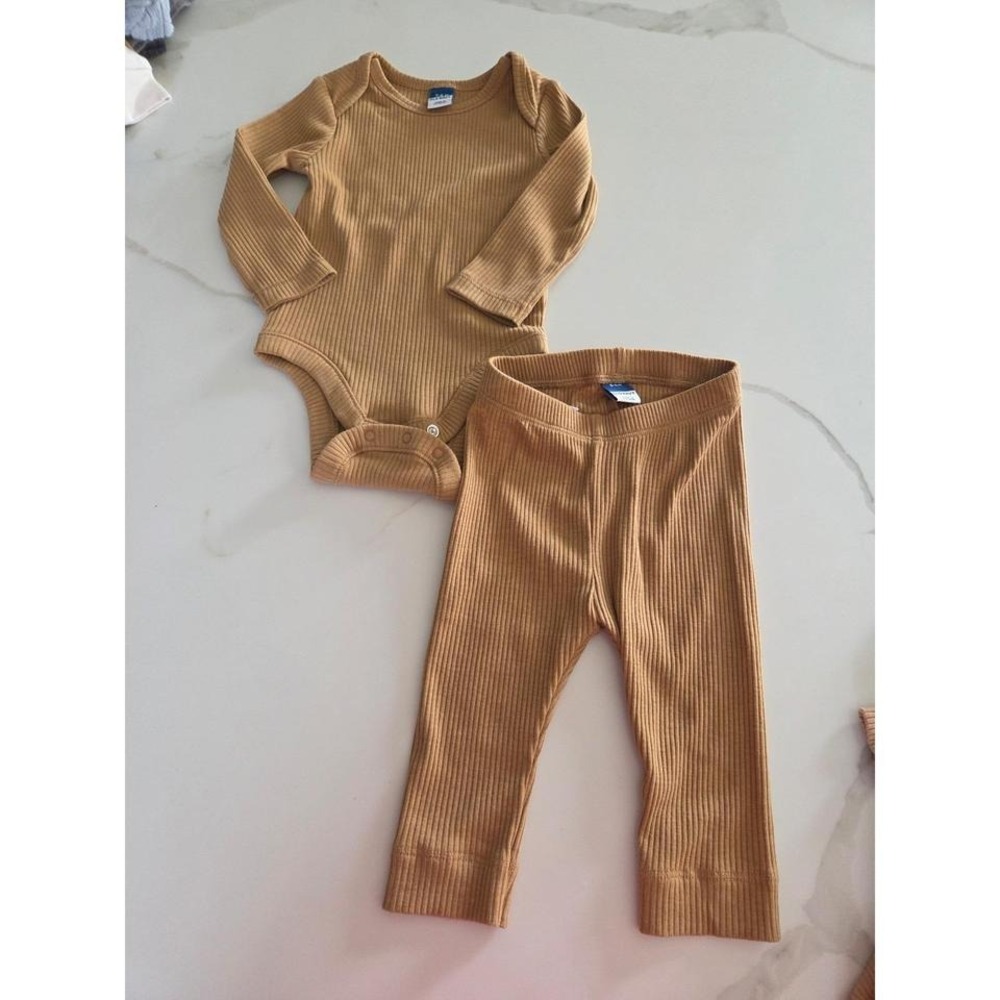 Old navy baby boy ribbed outfit 3-6 mos